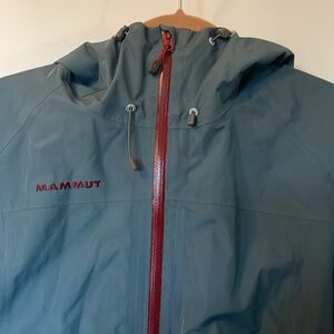 Mammut lightweight hard shell